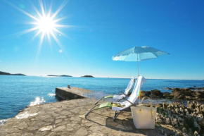Отель Beach Apartments Tina  Рогозница